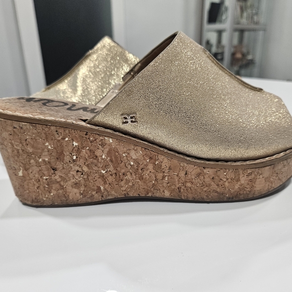 Ladies Sam Edelman Gold Metalic Cork Wedge Sandals size 8 - Picture 3 of 11